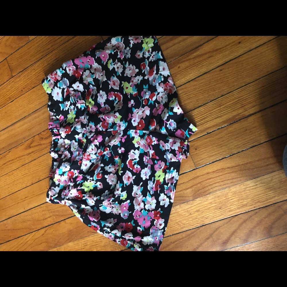 super cute flowey floral shorts